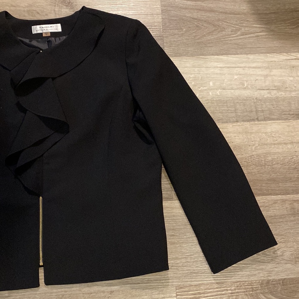 TAHARI Arthur S. Levine you omens black ruffle gold zipper blazer size 18 - Picture 4 of 9